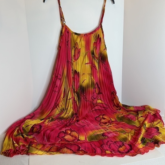 Multi-Color Printed Pleated Free-Flowing Dress - Picture 3 of 15